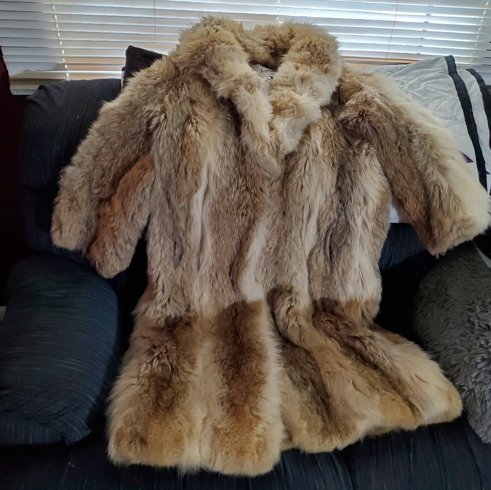 Full length Coyote fur coat - Picture 2 of 5